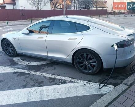 Серый Тесла Модель С, объемом двигателя 0 л и пробегом 302 тыс. км за 10999 $, фото 1 на Automoto.ua