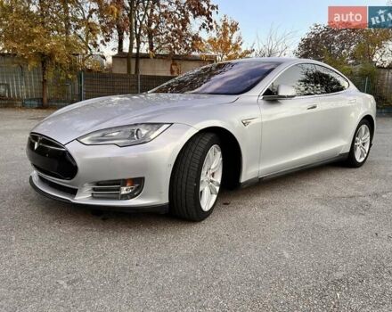 Серый Тесла Модель С, объемом двигателя 0 л и пробегом 157 тыс. км за 15000 $, фото 2 на Automoto.ua