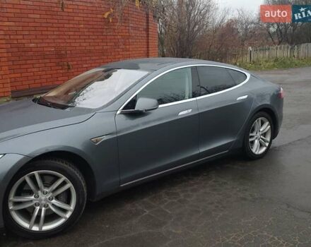 Серый Тесла Модель С, объемом двигателя 0 л и пробегом 180 тыс. км за 10999 $, фото 3 на Automoto.ua
