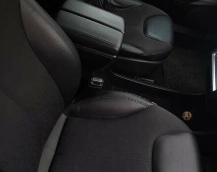 Серый Тесла Модель С, объемом двигателя 0 л и пробегом 180 тыс. км за 10999 $, фото 19 на Automoto.ua