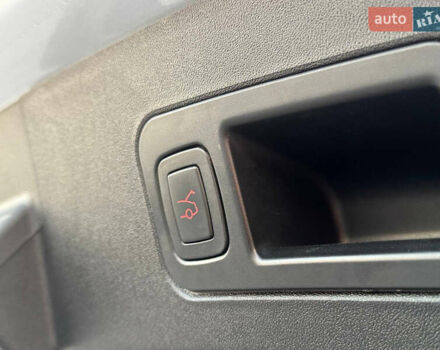 Серый Тесла Модель С, объемом двигателя 0 л и пробегом 274 тыс. км за 13400 $, фото 12 на Automoto.ua