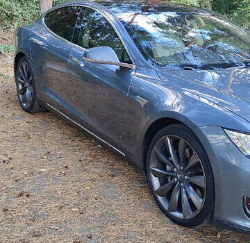 Серый Тесла Модель С, объемом двигателя 0 л и пробегом 115 тыс. км за 15000 $, фото 26 на Automoto.ua