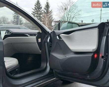 Серый Тесла Модель С, объемом двигателя 0 л и пробегом 200 тыс. км за 14900 $, фото 58 на Automoto.ua