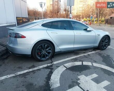 Серый Тесла Модель С, объемом двигателя 0 л и пробегом 302 тыс. км за 10999 $, фото 3 на Automoto.ua