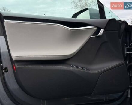 Серый Тесла Модель С, объемом двигателя 0 л и пробегом 200 тыс. км за 14900 $, фото 22 на Automoto.ua