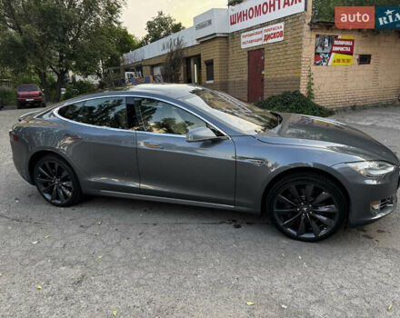 Тесла Модель С 2014 в Днепре (Днепропетровске) на Automoto.ua Серый Тесла Модель С, объемом двигателя 0 л и пробегом 160 тыс. км за 16000 $, фото 4 на Automoto.ua