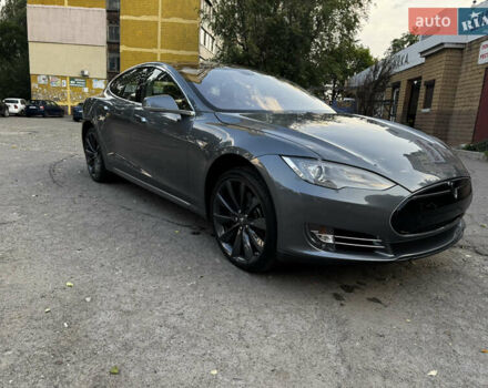 Тесла Модель С 2014 в Днепре (Днепропетровске) на Automoto.ua Серый Тесла Модель С, объемом двигателя 0 л и пробегом 160 тыс. км за 16000 $, фото 3 на Automoto.ua