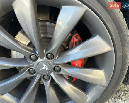 Тесла Модель С 2014 в Вышгороде на Automoto.ua Серый Тесла Модель С, объемом двигателя 0 л и пробегом 202 тыс. км за 19000 $, фото 6 на Automoto.ua