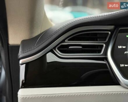 Серый Тесла Модель С, объемом двигателя 0 л и пробегом 200 тыс. км за 14900 $, фото 28 на Automoto.ua