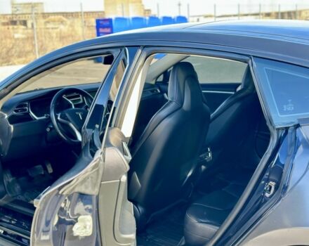 Серый Тесла Модель С, объемом двигателя 0 л и пробегом 210 тыс. км за 15000 $, фото 10 на Automoto.ua