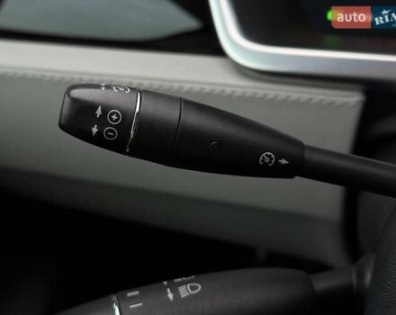 Серый Тесла Модель С, объемом двигателя 0 л и пробегом 200 тыс. км за 14900 $, фото 35 на Automoto.ua