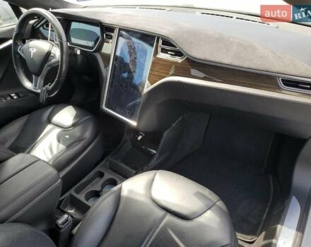 Серый Тесла Модель С, объемом двигателя 0 л и пробегом 302 тыс. км за 10999 $, фото 6 на Automoto.ua