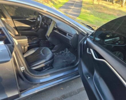 Серый Тесла Модель С, объемом двигателя 0 л и пробегом 86 тыс. км за 3400 $, фото 8 на Automoto.ua