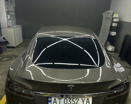 Серый Тесла Модель С, объемом двигателя 0 л и пробегом 125 тыс. км за 22000 $, фото 7 на Automoto.ua