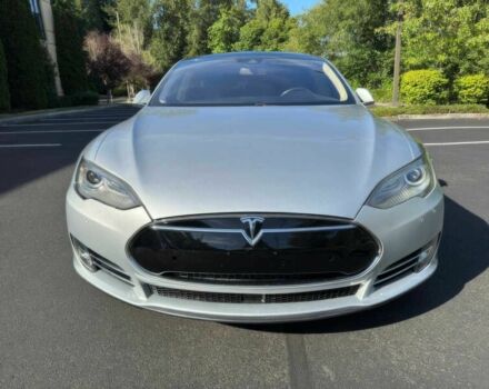 Серый Тесла Модель С, объемом двигателя 0 л и пробегом 75 тыс. км за 10000 $, фото 1 на Automoto.ua
