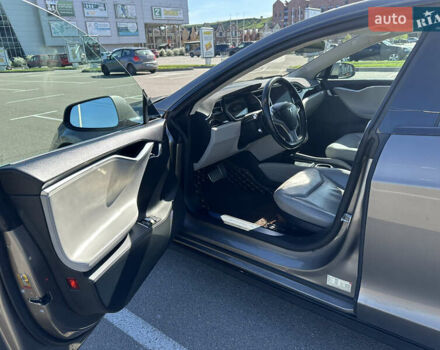 Серый Тесла Модель С, объемом двигателя 0 л и пробегом 148 тыс. км за 33900 $, фото 13 на Automoto.ua