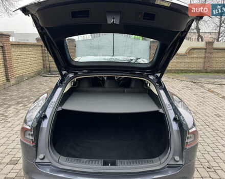 Серый Тесла Модель С, объемом двигателя 0 л и пробегом 180 тыс. км за 15300 $, фото 20 на Automoto.ua