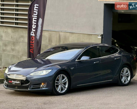 Серый Тесла Модель С, объемом двигателя 0 л и пробегом 110 тыс. км за 13000 $, фото 2 на Automoto.ua