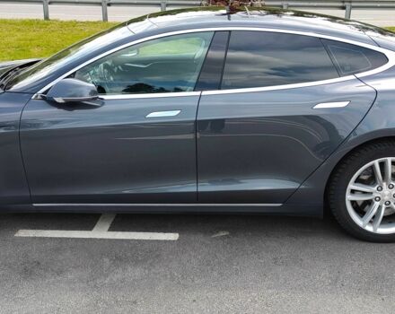 Тесла Модель С 2015 в Киеве на Automoto.ua Серый Тесла Модель С, объемом двигателя 0 л и пробегом 192 тыс. км за 20000 $, фото 4 на Automoto.ua