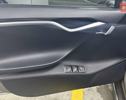 Серый Тесла Модель С, объемом двигателя 0 л и пробегом 125 тыс. км за 22000 $, фото 15 на Automoto.ua