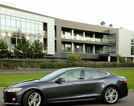 Серый Тесла Модель С, объемом двигателя 0 л и пробегом 85 тыс. км за 24900 $, фото 3 на Automoto.ua