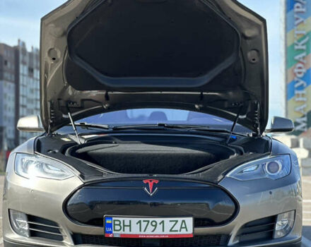 Серый Тесла Модель С, объемом двигателя 0 л и пробегом 148 тыс. км за 33900 $, фото 26 на Automoto.ua