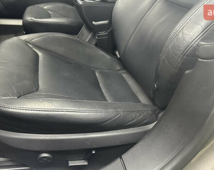 Серый Тесла Модель С, объемом двигателя 0 л и пробегом 125 тыс. км за 22000 $, фото 16 на Automoto.ua