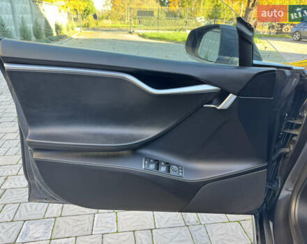 Серый Тесла Модель С, объемом двигателя 0 л и пробегом 160 тыс. км за 12999 $, фото 11 на Automoto.ua