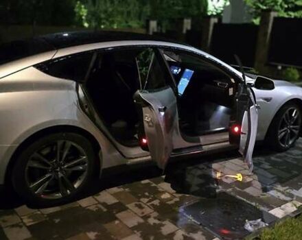 Сірий Тесла Модель С, об'ємом двигуна 0 л та пробігом 200 тис. км за 19200 $, фото 22 на Automoto.ua