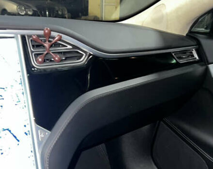 Серый Тесла Модель С, объемом двигателя 0 л и пробегом 160 тыс. км за 15100 $, фото 18 на Automoto.ua