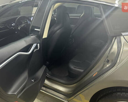 Серый Тесла Модель С, объемом двигателя 0 л и пробегом 125 тыс. км за 22000 $, фото 12 на Automoto.ua