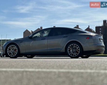 Серый Тесла Модель С, объемом двигателя 0 л и пробегом 148 тыс. км за 33900 $, фото 7 на Automoto.ua