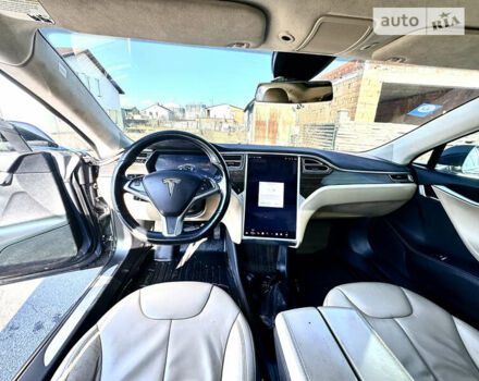 Серый Тесла Модель С, объемом двигателя 0 л и пробегом 130 тыс. км за 28000 $, фото 13 на Automoto.ua