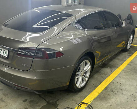 Серый Тесла Модель С, объемом двигателя 0 л и пробегом 125 тыс. км за 22000 $, фото 5 на Automoto.ua