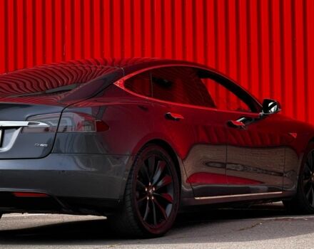 Серый Тесла Модель С, объемом двигателя 0 л и пробегом 100 тыс. км за 31000 $, фото 7 на Automoto.ua
