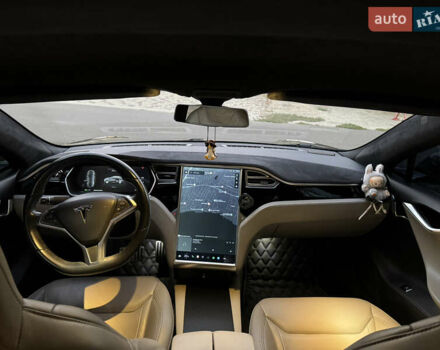 Серый Тесла Модель С, объемом двигателя 0 л и пробегом 174 тыс. км за 20800 $, фото 12 на Automoto.ua