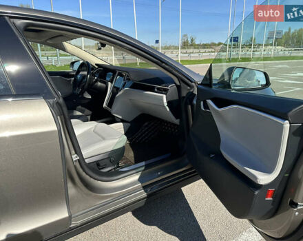 Серый Тесла Модель С, объемом двигателя 0 л и пробегом 148 тыс. км за 33900 $, фото 14 на Automoto.ua