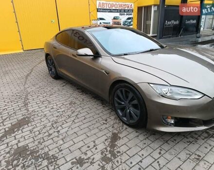 Тесла Модель С 2015 в Новояворовск на Automoto.ua Серый Тесла Модель С, объемом двигателя 0 л и пробегом 299 тыс. км за 13999 $, фото 1 на Automoto.ua