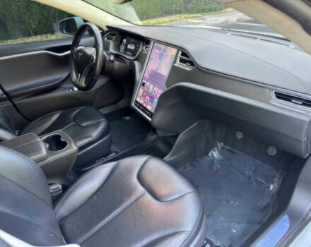 Серый Тесла Модель С, объемом двигателя 0 л и пробегом 75 тыс. км за 10000 $, фото 9 на Automoto.ua