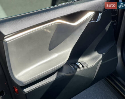 Серый Тесла Модель С, объемом двигателя 0 л и пробегом 148 тыс. км за 33900 $, фото 11 на Automoto.ua