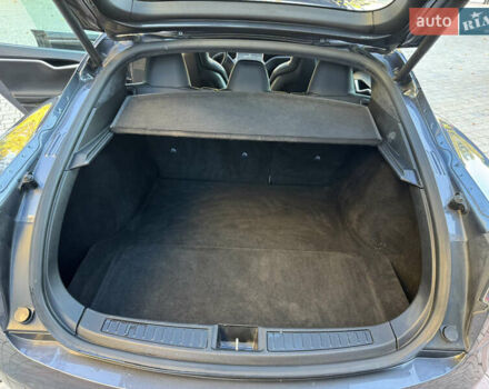 Серый Тесла Модель С, объемом двигателя 0 л и пробегом 160 тыс. км за 13499 $, фото 18 на Automoto.ua