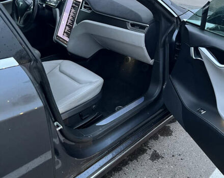 Серый Тесла Модель С, объемом двигателя 0 л и пробегом 231 тыс. км за 14999 $, фото 19 на Automoto.ua