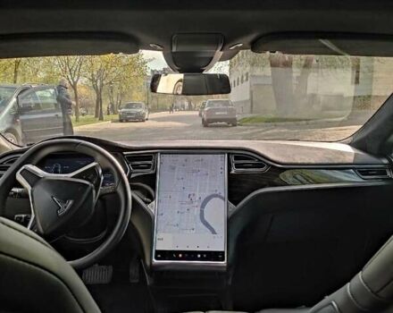 Серый Тесла Модель С, объемом двигателя 0 л и пробегом 170 тыс. км за 19700 $, фото 2 на Automoto.ua