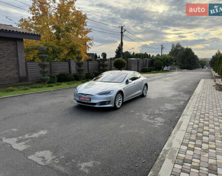 Серый Тесла Модель С, объемом двигателя 0 л и пробегом 28 тыс. км за 18500 $, фото 1 на Automoto.ua