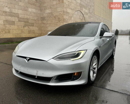 Серый Тесла Модель С, объемом двигателя 0 л и пробегом 207 тыс. км за 13899 $, фото 9 на Automoto.ua