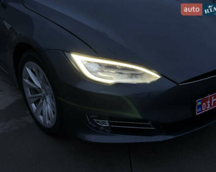 Серый Тесла Модель С, объемом двигателя 0 л и пробегом 300 тыс. км за 14700 $, фото 28 на Automoto.ua