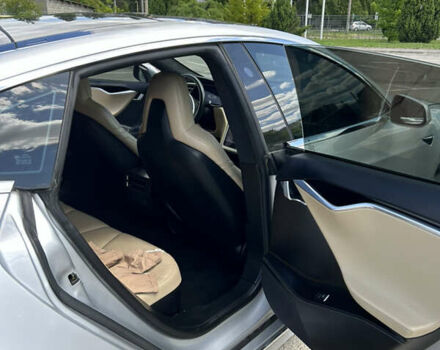 Сірий Тесла Модель С, об'ємом двигуна 0 л та пробігом 74 тис. км за 20500 $, фото 23 на Automoto.ua
