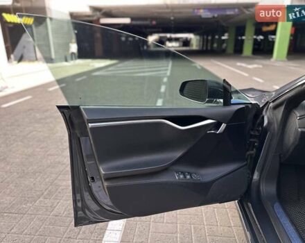 Тесла Модель С 2016 в Киеве на Automoto.ua Серый Тесла Модель С, объемом двигателя 0 л и пробегом 86 тыс. км за 23800 $, фото 16 на Automoto.ua