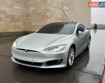 Серый Тесла Модель С, объемом двигателя 0 л и пробегом 207 тыс. км за 13899 $, фото 2 на Automoto.ua