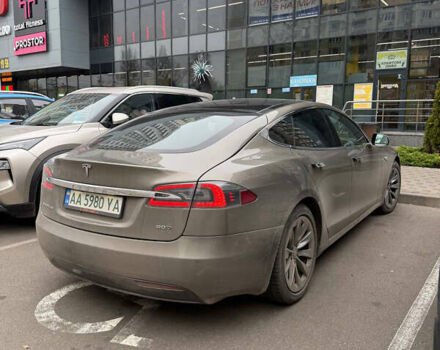 Серый Тесла Модель С, объемом двигателя 0 л и пробегом 170 тыс. км за 21000 $, фото 3 на Automoto.ua